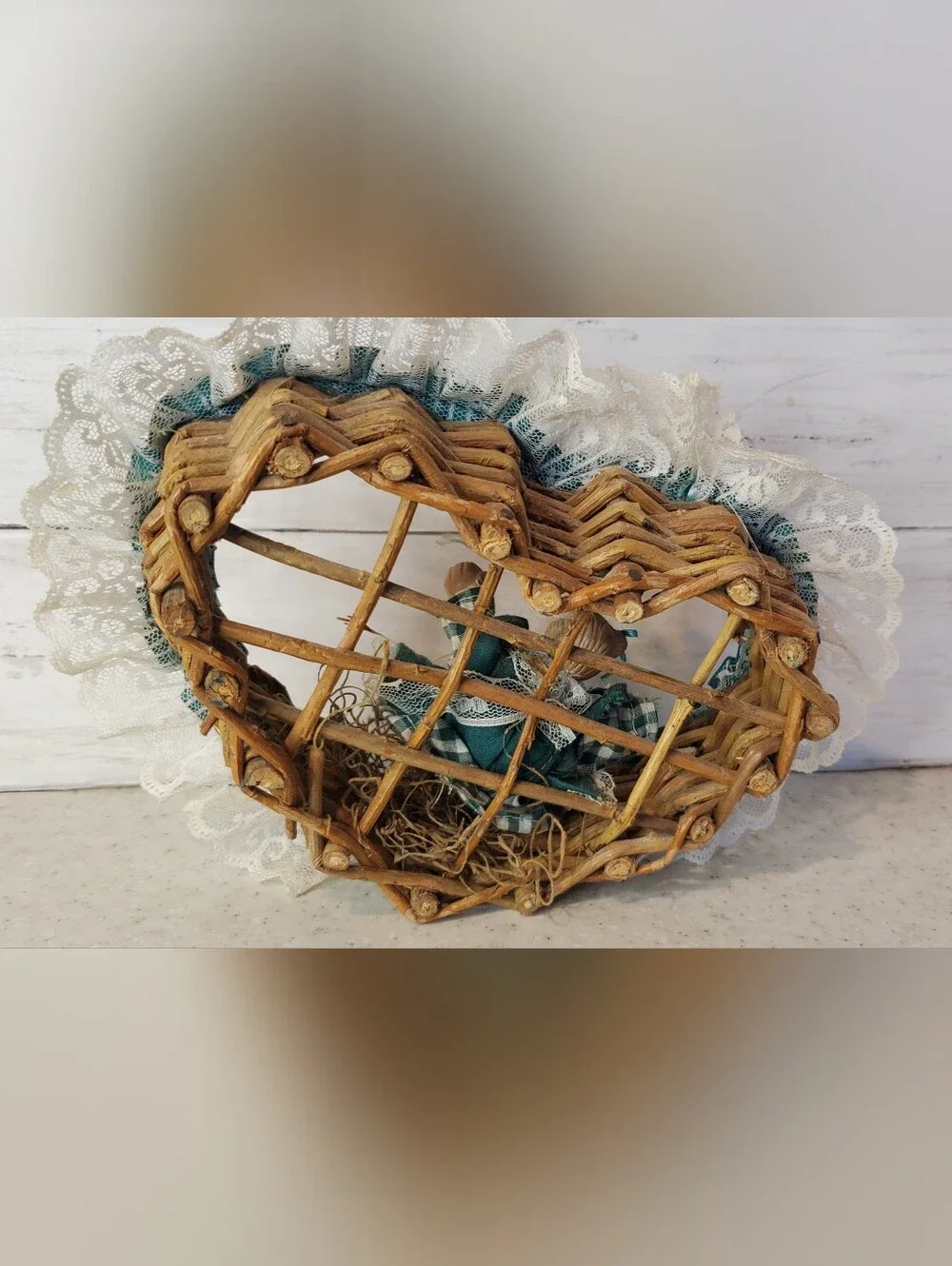 Vintage Heart Wicker Wall Basket Cat Figurine Lace Ribbon Cottagecore Grandmacor